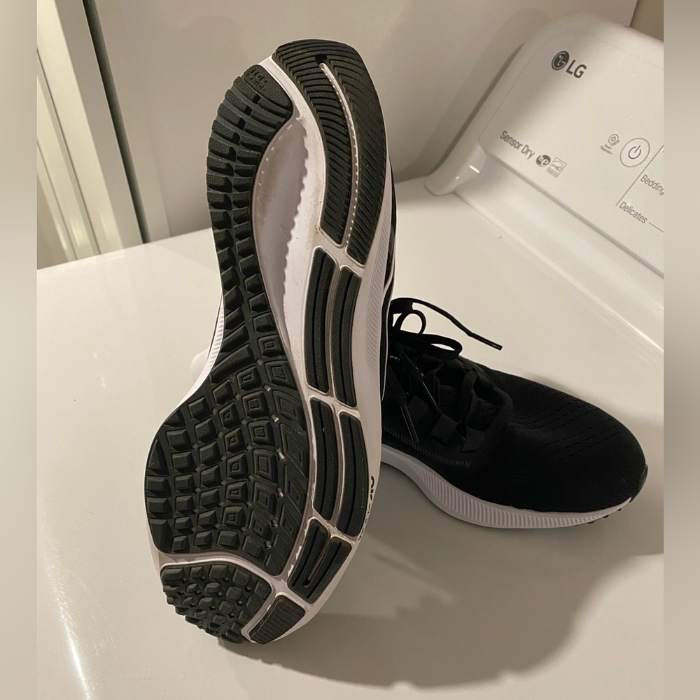 Nike Women’s Air Zoom Pegasus 38 Sneakers Size 9 *Like New*